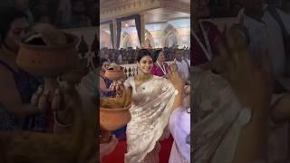 Tanishaa Mukerji's GRACEFUL Dhunuchi Dance | #shorts #durgapuja #dance