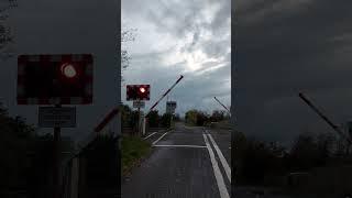 Countryside level crossing activating (with CrossCountry HST pass)