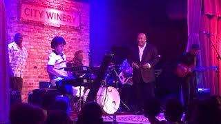 Justin lee Schultz Sitting in with Kevin Whalum at the Chicago City Winery