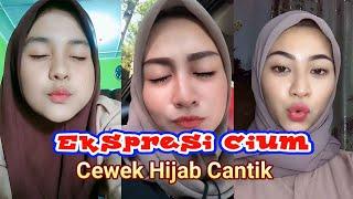 Ekspresi Cium Cewek Hijab Cantik