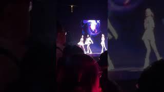 Jennie accidentally loses her balance during Pretty Savage! #blackpink #bornpinkconcert #jennie