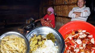 jungle man family cooking  mushroom potato mix curry with rice @junglefamilycooking