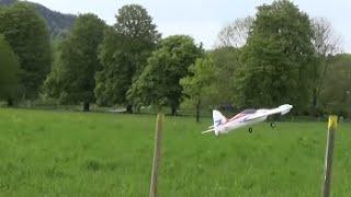 R/C Flug durch 2 Pfosten hindurch Fliegen challenge