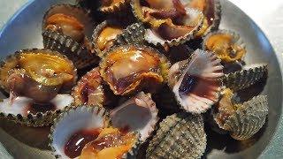 Thai Street Food 2019 - Fresh Blood Cockle Boiled - Thai Food - Bangkok Thailand