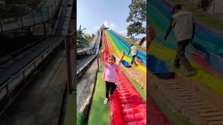 Si bocil main perosoratan pelangi setinggi gunung #bocil #perosotan #rainbowslide #extreme #viral