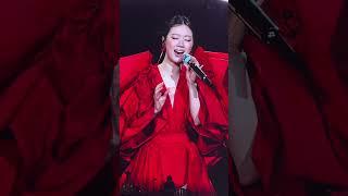 #单依纯 演唱会神级现场！轻松换调好听到头皮发麻了 #如果爱忘了