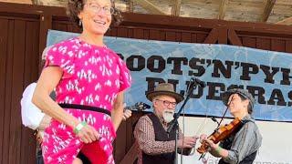 Old Hen Cackled - Miss Moonshine cluckdances w Wasel & the Weasels - Finland Bluegrass Festival