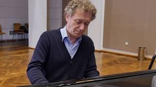 Andrea Lucchesini - Schubert: Piano Sonata No. 18 in G Major, D.894: III. Menuetto. Allegro moderato