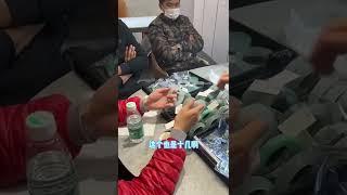 (3)男人会怎么买 "翡翠手镯 ，三兄弟包团来砍价#翡翠 #翡翠手鐲 #翡翠手镯#shorts