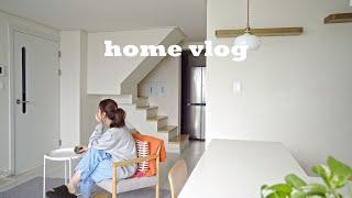 Daily Vlog | Christmas decorating, Resting with a simple routine, a Homebody's diary