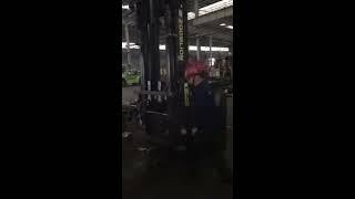 ZOOMLION 10ton forklift mast assembling step (6)