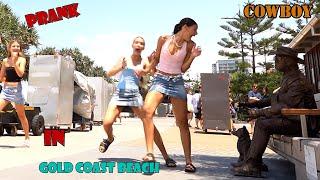 #Cowboy_prank in Gold Coast  beach . super funny reactions. lelucon statue prank. luco patung