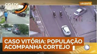 População de Cajamar (SP) acompanha cortejo antes do sepultamento Vitória