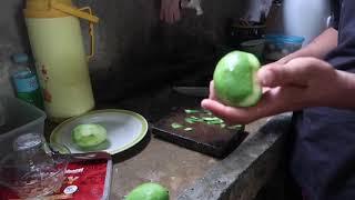 Papa Ronel peeling mangos! | Irish and Ronel