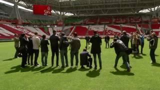 Ronaldinho broke the camera of a journalist / Ronaldinho quebrou câmara repórter