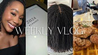 WEEKLY VLOG | SETTING MY NEW YEAR GOALS, MICROLOCS RETIE, OUT WITH FRIENDS, COOKING & MORE