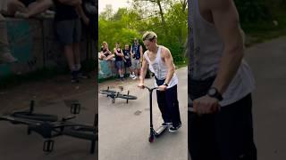 Kids fordern mich mit Scooter Trick heraus 