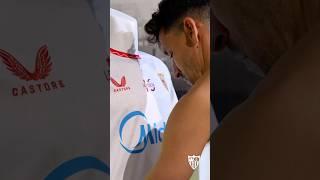  Recuerdos para la historia sevillista ️ Navas donó su último brazalete y su última camiseta ️