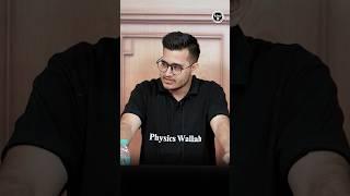 MBBS 1st prof main jaate hi inhe moti moti kitabon ka samna karna padhta hai!