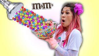 MALOUCOS FINGE BRINCAR CHUVEIRO MÁGICO M&MS - Kids Pretend Play Magic Shower شفا والدش السحري !!!