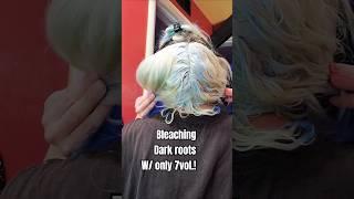BLEACHING my DARK ROOTS W/ ONLY 7 VOLUME DEVELOPER from Blondme Schwarzkopf #hair #shorts  #BLEACH