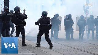 French "Yellow Vests" Clash With Police in Nantes