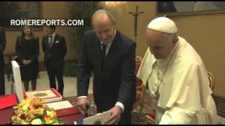 Spain\'s King and Queen meet with Pope Francis