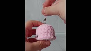 Вязаный брелок кит розовый #брелок #вяжубрелок #whalelove #keychain #китик #вязанаяигрушка