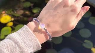 Modernes Glasperlen Armband in lila