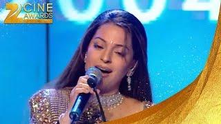 Zee Cine Awards 2004 Juhi Chawla Singing