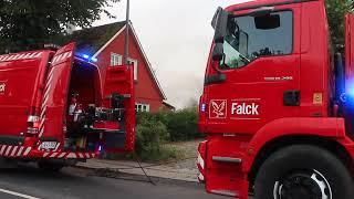 EL-BIL GÅET OP I FLAMMER TÆT PÅ HUS