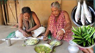 SMALL FISH curry with FRESH VEGETABLES cooking and eating by santali tribe Village Grandmother