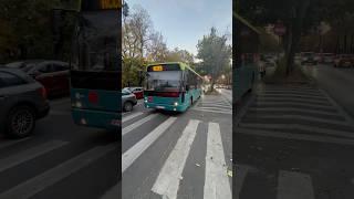 Autobuzul VDL Berkhof #8092 efectuând accesul la Piața Presei pentru linia 403