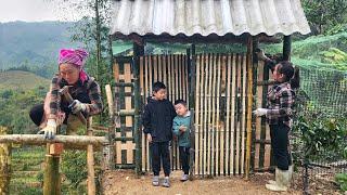 single mother builds house gate with bamboo DANG THI DU