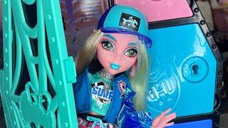 WORTH THE $$? Skulltimate secrets series 1 lagoona blue doll unboxing and review! color reveal!