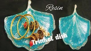 Resin Trinket dish | Try this glitter technique in your resin trinket dish #nadiahomedecor