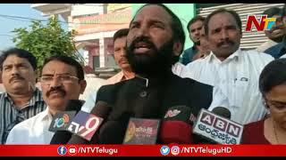 Uttam Kumar Reddy And Padmavathi Reddy Casts Their Vote || Municipal Polls 2020