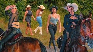 The Most Beautiful Women Riding Horses in Colombia 