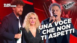 Maurizio Lastrico e Claudio Santamaria ci stupiscono sul palco | The Voice Senior Blind Auditions