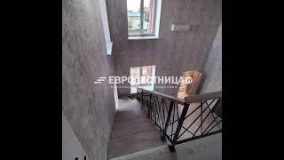 Лестница на металлическом каркасе с перилами в стиле LOFT ХАОС Лестница на второй свет. Дуб ступени