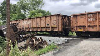 Rock Train Passes Train Derailment, Short Line Railroad Cincinnati Eastern Railroad, Ohio Trains