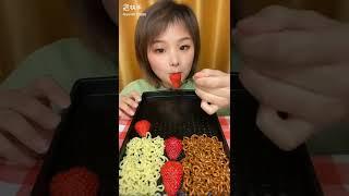 MAGGIE AND STRAWBERRY | #asmr #food #kawaiieatingasmr