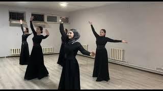 Чеченский танец/девичьий танец.