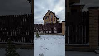 ЗАБОР ИЗ ЛИНЕЙНОГО ЕВРОШТАКЕТНИКА НА КИРПИЧНЫХ СТОЛБАХ#забор#штакетник#ворота#калитка#shorts