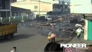 Tsunami flood through the streets of Banda Aceh