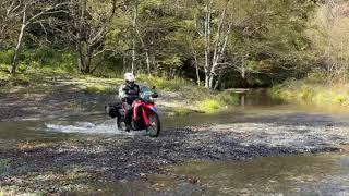 バイクで水遊び