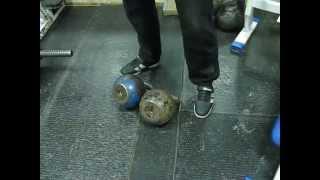 Similar raising of weights of 32 kg on Dikul's spheres.Подъем гирь 32 кг как шары Дикуля.