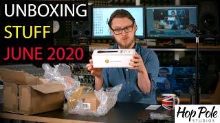 Unboxing rzeczy Music Tech – mikrofony, DI-boxy, routery i kable!