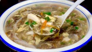 There is a trick to delicious seaweed tofu and mushroom soup. The chef will teach you a trick.