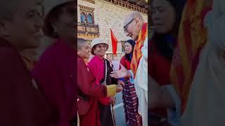 Hindu Priest Interacting with Buddhist Nun infront of Buddha #sadhguru #religion